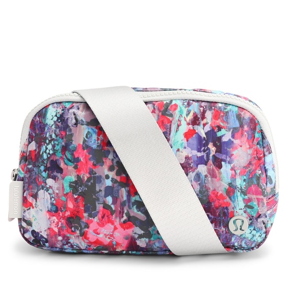 Everywhere Belt Bag with Long Strap 1L Flower Glide Multi/Vapor New - Picture 3 of 9